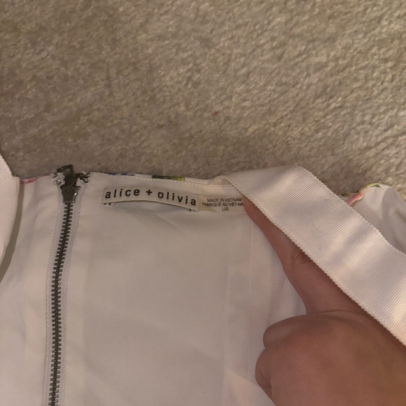 Alice + Olivia Nika Floral Crop Top - Picture 6 of 7